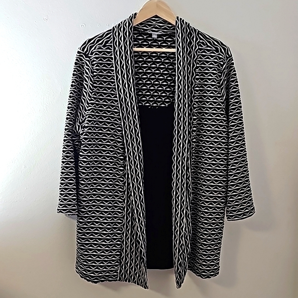 My collection is a woman's 2X black and white‎ classic top. Connected tank.